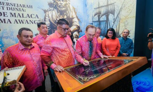 USAHA MELAKA ANGKAT KEHEBATAN PANGLIMA AWANG DAPAT SOKONGAN PM