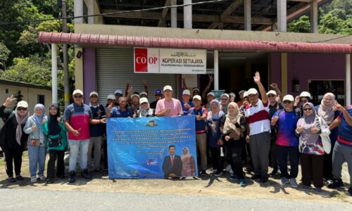 KOPERASI MELAKA DIGALAKKAN TEROKA PERNIAGAAN AIS KIUB