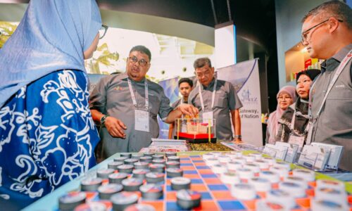 TIGA KEKUATAN MELAKA SEBAGAI HAB PELABURAN BERDAYA SAING