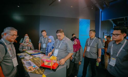 MELAKA PROMOSI INDUSTRI HALAL DI JEPUN
