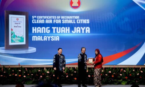 MPHTJ HARUMKAN NAMA MELAKA, RAIH ANUGERAH ‘ASEAN CLEAN AIR FOR SMALL CITIES’