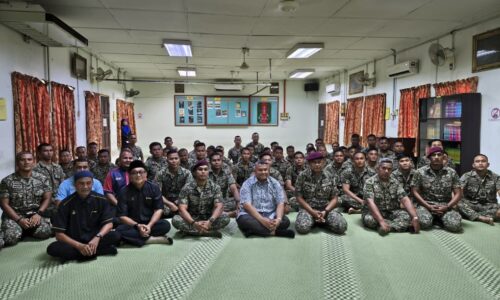 DUA SURAU KEM TENTERA MELAKA TERIMA SUMBANGAN BAIK PULIH