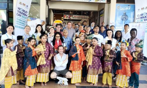 DELEGASI UNWTO PROMOSI MENARA TAMING SARI