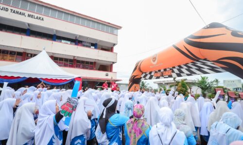 80,000 SEMARAK PERPADUAN, KEAMANAN SEDUNIA MENERUSI ‘FUN WALK’
