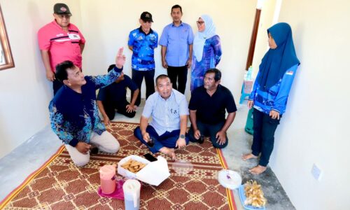 WRUR: DUA KELUARGA HUNI RUMAH SEMPIT TERIMA KEDIAMAN BAHARU