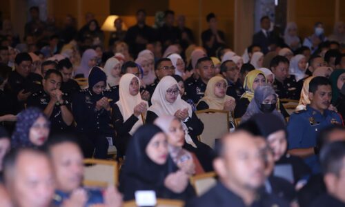BELANJAWAN 2026: PENJAWAT AWAM TERIMA BANTUAN KHAS KEWANGAN RM500