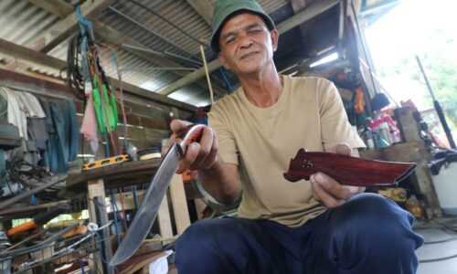 MENGHIDUPKAN SEMULA WARISAN YANG PUDAR