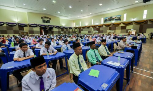 AB RAUF TITIP SEMANGAT BUAT CALON SPM MELAKA