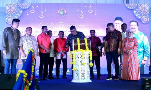 DEEPAVALI DISAMBUT DALAM SUASANA MERIAH, SENYUMAN