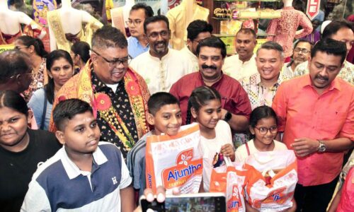 BAZAR DEEPAVALI SEMARAK EKONOMI KOMUNITI INDIA, SIMBOL PERPADUAN – KM