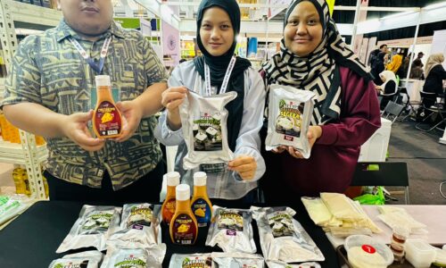 USAHAWAN MELAKA HALAL HUB TAMPIL PRODUK BERINOVASI DI MIHF’25