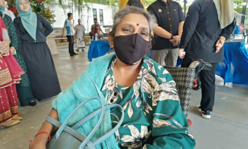 RINGANKAN BEBAN, BANGKITKAN AURA KEMERIAHAN SAMBUTAN DEEPAVALI