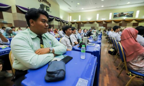 BIJAK SPM 2025 LONJAK KECEMERLANGAN PELAJAR MELAKA