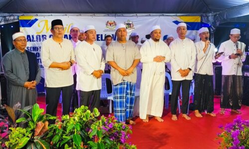 WRUR: MALAM PENUH SYAHDU WARNAI ALOR GAJAH BERSELAWAT