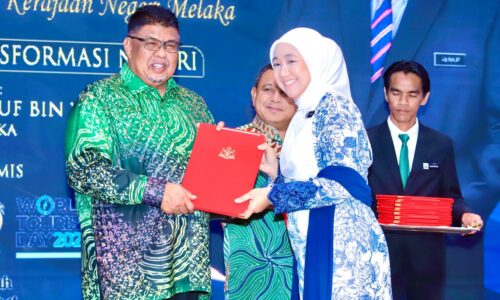 458 PENJAWAT AWAM MELAKA TERIMA APC, AKP