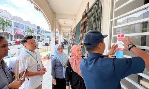 PASUKAN M-ZAT MPHTJ TINGKATKAN KESEDARAN KEPENTINGAN MENJELASKAN TUNGGAKAN CUKAI
