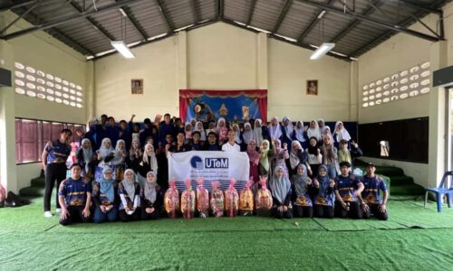 MAHASISWA KETUAI MISI KEMANUSIAAN DI THAILAND