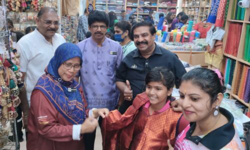 MELAKA CERIAKAN DEEPAVALI 84 MURID SJKT