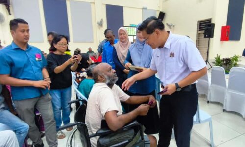 WRUR: DEEPAVALI LEBIH CERIA, 140 WARGA PARLIMEN TANGGA BATU DIHARGAI