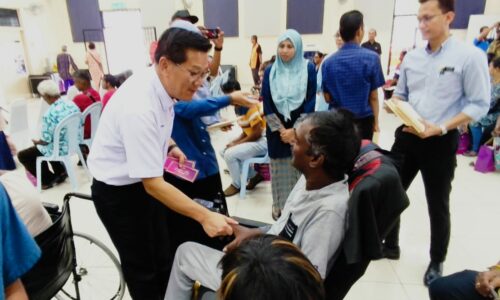 WRUR: DEEPAVALI DISAMBUT DENGAN SENYUMAN