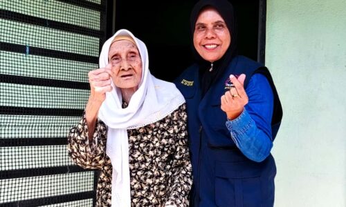 ‘TENANG MENITI USIA SENJA, NENEK TIMAH 101 TAHUN JALANI HIDUP DENGAN CERIA’