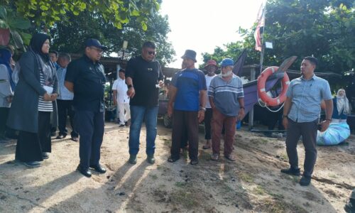 SINAR UNTUK NELAYAN KAMPUNG PASIR GEMBUR
