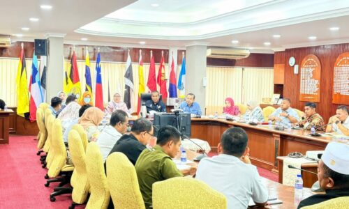 WRUR DURIAN TUNGGAL BAWA KELAINAN, TAMPIL ‘EXCO ANGKAT’ SETIAP KAMPUNG