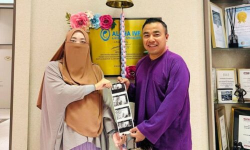 ‘AL FATEH PASTI TERSENYUM DI TAMAN SYURGA’ – KEMBAR TIGA PENGUBAT RINDU MOHD FIKRY, ISTERI