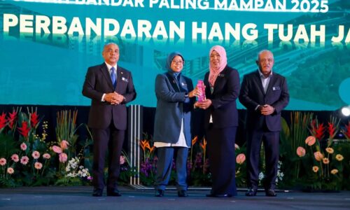 MPHTJ DINOBATKAN BANDAR PALING MAMPAN