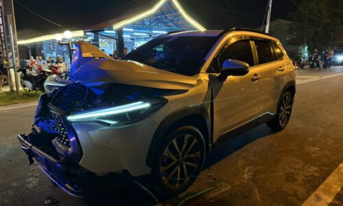 WANITA MAUT, ANAK DAN ADIK PARAH MOTOSIKAL DIREMPUH SUV