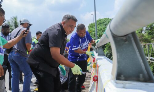 WRUR: BINA BONGGOL DEPAN SEKOLAH TINGKATKAN ASPEK KESELAMATAN MURID, PELAJAR