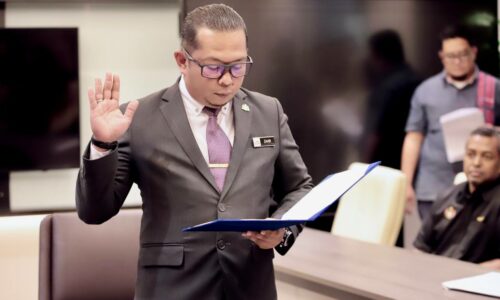 MUHAMMAD ZAHIRUDDIN ANGKAT SUMPAH YANG DIPERTUA MPJ