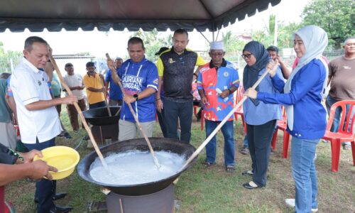WRUR: KACAU DODOL KAMPUNG PANCHOR LUAR BIASA MERIAH