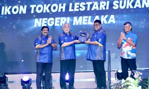 KETUA MENTERI DIANGKAT SEBAGAI TOKOH LESTARI SUKAN NEGERI MELAKA