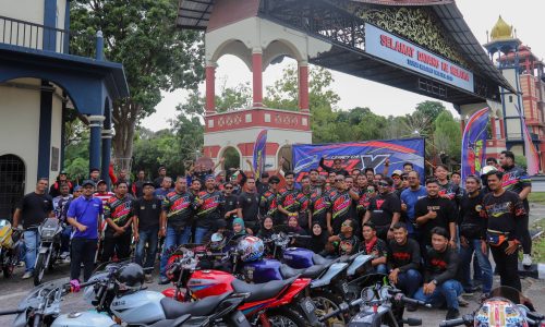 PEK MAKANAN PERCUMA SAMBUT ‘GENG RXZ’ DI PINTU GERBANG AYER KEROH