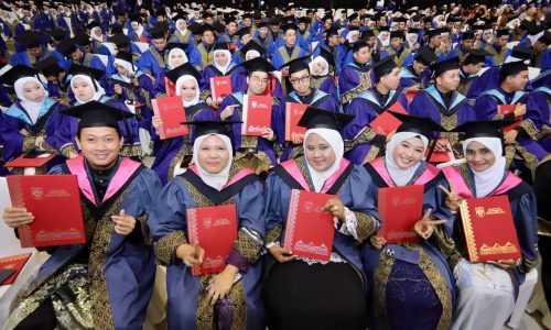 1,068 GRADUAN DIRAI PADA ISTIADAT KONVOKESYEN UNIMEL KE-27