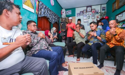 SEMBUNYI KERESAHAN SEBALIK SENYUMAN, TAK SANGGUP LIHAT ANAK DERITA KANSER