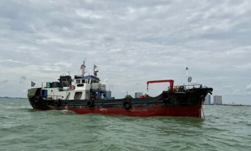 KAPAL TANGKI DISYAKI SIMPAN 50 TAN METRIK DIESEL DITAHAN DI PERAIRAN KUALA MELAKA