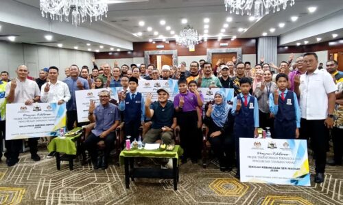 ‘NIGHT FARMING’ NANAS BERMULA TAHUN DEPAN