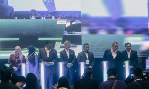 KLUSTER INDUSTRI WILAYAH TENGAH PEMANGKIN PERKEMBANGAN EKONOMI MELAKA