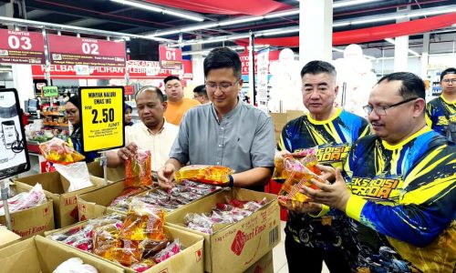 LEBIH 12,000 RAKYAT MELAKA GUNA ‘MOBILE ECOSS’ BELI MINYAK MASAK PEKET