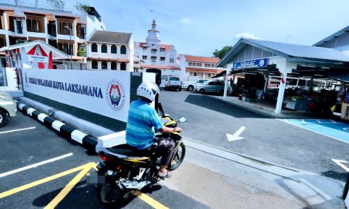 PASAR WILAYAH KOTA LAKSAMANA LEBIH SELESA, MODEN