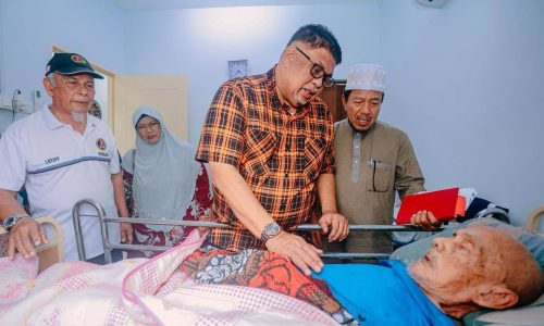 AB RAUF ZIARAH WARGA WARGA EMAS, PESAKIT KANSER HATI