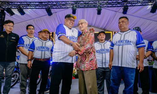 TAN SRI ABU SEMAN TERSENTUH DIHARGAI KETUA MENTERI