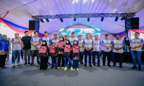 1,343 ANAK-ANAK MASJID TANAH TERIMA SUMBANGAN SEKOLAH MAIM