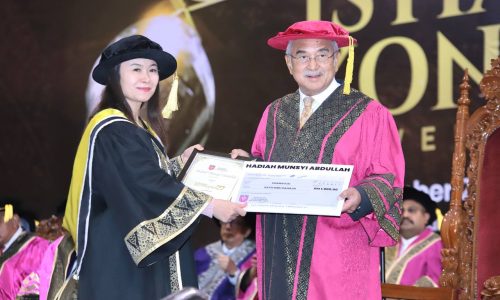 UNIMEL DAPAT PUJIAN PELAJAR ANTARABANGSA