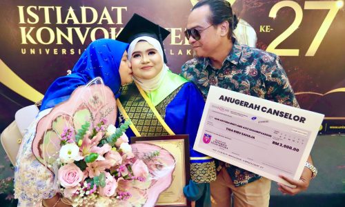 ANAK PEMBANTU PEJABAT RAIH ANUGERAH CANSELOR UNIMEL