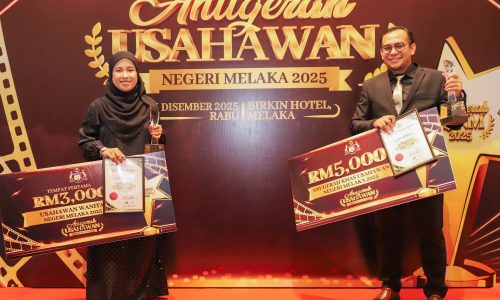 SEDEKAD BINA EMPAYAR KLINIK GIGI, DR. NURUL AIN DIIKTIRAF USAHAWAN WANITA BERJAYA MELAKA