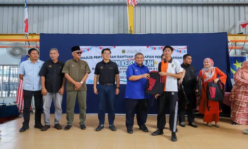 2,000 PELAJAR ASNAF PARLIMEN TANGGA BATU TERIMA BANTUAN SEKOLAH