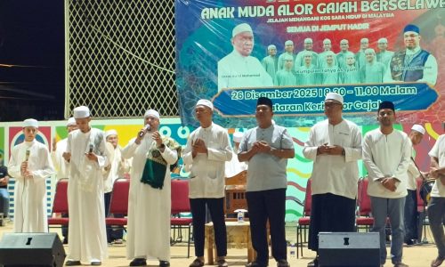 ANAK MUDA SUBURKAN ALOR GAJAH DENGAN ALUNAN SELAWAT